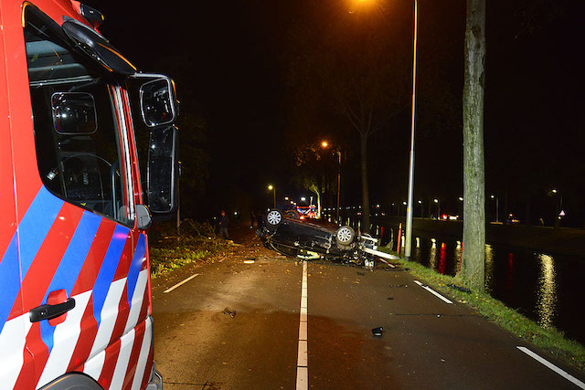 2021/174/20211030-01u25 GB 001 Middel HV Voertuig te water Hoofdweg Lijnden.jpg